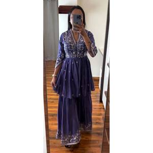 Conjunto de traje de mujer de diseñador con bordado de secuencia y trabajo de hilo - Product Image 3