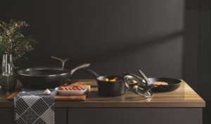 Wok antiadhésif avancé avec base compatible induction, poignée ergonomique à prise souple et technologie de distribution de chaleur supérieure - Product Image 5