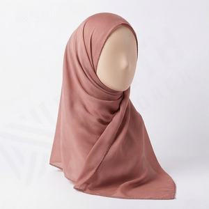 Voile de coton personnalisé en gros, bord arqué, motif floral uni, carré, pour femmes musulmanes, foulard hijab doux et de qualité supérieure - Product Image 4