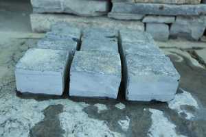 Pavés en pierre calcaire noire taillés à la machine 10x10 cm pour pavage extérieur, allées, chemins, aménagement paysager, blocs de sol - Product Image 3