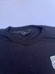 เสื้อยืดแขนสั้นสีดำสำหรับผู้ชาย ยี่ห้อ Harry Johnson ทรงปกติ ผ้าคอตตอนเจอร์ซีย์ สวมใส่สบาย คอกลม พิมพ์ลายโลโก้ด้านหน้า เนื้อผ้าเบา น้ำหนักเบา พิมพ์ลายดิจิทัล - Product Image 3