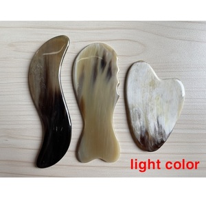 Masseur Gua Sha en corne de buffle naturelle pour la thérapie spa et les soins de la peau - Product Image 2