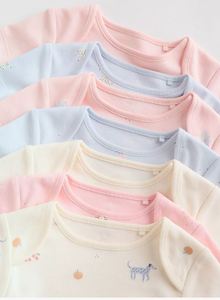 Combinaison bébé Annamar Clothing personnalisée en bambou 95% et élasthanne 5%, écologique, douce, extensible et respirante, pour toutes les saisons - Product Image 4