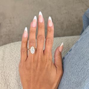 Bague en or 18 carats avec diamant de laboratoire taille marquise de 4 carats, diamants blancs |   Bague de fiançailles solitaire de luxe certifiée IGI |   Tendance - Product Image 3