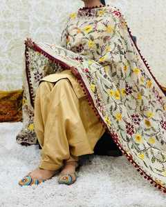 Vente en gros de vêtements de plage ethniques indiens brodés, dupattas Phulkari, dupattas en georgette brodés à la main et colorés pour femmes - Product Image 1