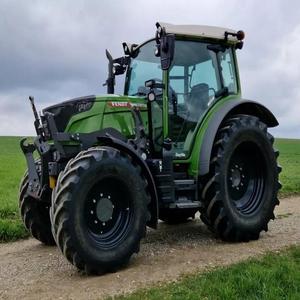 Experimente la máxima eficiencia agrícola con el tractor Fendt 207 Vario de alta calidad que ofrece un rendimiento potente. - Product Image 5