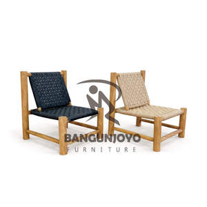 Chaise longue en teck avec design tropical torsadé, écologique et confortable pour se détendre en intérieur/extérieur, idéale pour les parcs et les villas - Product Image 1