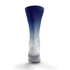 Chaussettes de sport personnalisées à motif géométrique, dégradé bleu et blanc, imprimées, respirantes, en spandex et polyester, pour adultes et jeunes - Product Image 2