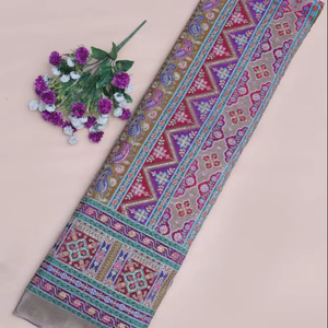 Tela Crepé Natural Beige con Estampado Étnico Geométrico y Borde Ornamental Paisley para Confección de Kurti - Product Image 1