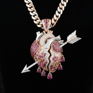 Pendentif Cœur en Rubis Plaqué Or Rose S925 de Luxe avec Pendentifs Thème Flèche Diamantée, Bijoux Cadeau Unisexe - Product Image 1