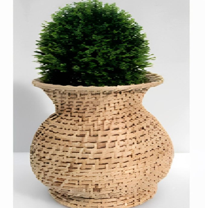 Vase à plantes en rotin tressé à base large et bombée pour les accents végétaux d'intérieur sur table, disponible à prix de gros. - Product Image 1