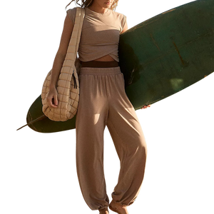 Conjunto Casual de 2 Piezas Tejido para Mujer en Oferta: Top Corto sin Mangas con Dobladillo Trenzado y Pantalones Sueltos de Color Liso con Bolsillos - Product Image 4