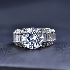 Bague de fiançailles pour femme en moissanite taille ovale avec sertissage pavé et taille n°9 - Product Image 5