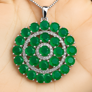 จี้รูปดอกไม้ทำจากหินออนิกซ์สีเขียวธรรมชาติ 100% สำหรับผู้หญิงจาก Rhaya Jewels ชุบโรเดียมบนเงินสเตอร์ลิง ดีไซน์เรียบหรู เหมาะเป็นของขวัญสุดพิเศษ - Product Image 2