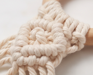 Anneau de serviette bohème en bois, macramé naturel en coton, anneau circulaire à pompons pour la décoration de table de mariage - Product Image 2