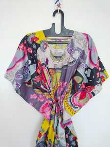 Robe kaftan en coton indien faite à la main à imprimé floral, légère, idéale pour la plage - Product Image 2