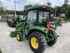 Tracteur compact à roues 4x4 John Deere 3046R 2026 d'occasion, chargeur central, tracteur de jardin 70 CV, transmission par engrenages, moteur haute performance, pompe - Product Image 4