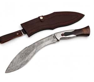 Cuchillo de exterior hecho a mano con acero de Damasco, hoja curvada hacia adelante, mango de madera de nogal y funda de cuero. - Product Image 6
