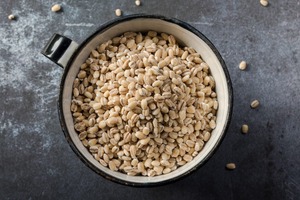 Offre Spéciale : Grains d'orge perlée – Ingrédient alimentaire pour soupes, ragoûts, bouillies, salades, pâtisseries et usage quotidien – Disponible à la vente - Product Image 6