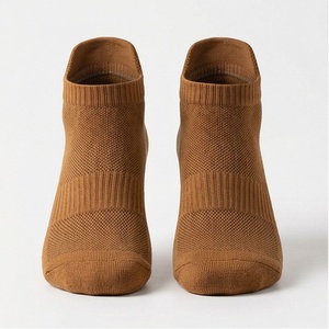 Chaussettes pour hommes, couleur unie, tricotées, style classique, marron - Product Image 1