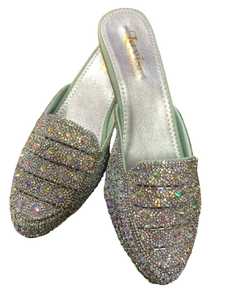 Jutti con adornos elaborados - Product Image 2