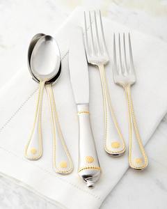 Ensemble de couverts en métal élégant et contemporain pour une décoration de table stylée et des dîners chics - Product Image 1