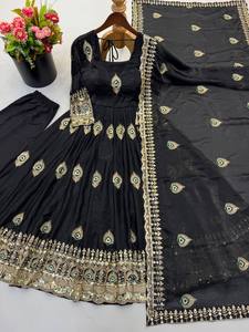 ชุดราตรีงานแต่งงานผ้าไหมปักลายหนัก ดีไซน์ใหม่ทันสมัย ความยาวคลุมพื้น พร้อมสวมใส่ ไม่ยับง่าย - Product Image 6