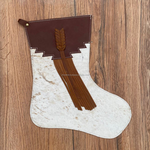 Calcetín navideño de cuero genuino y vaquero de primera calidad hecho a mano con flecos lisos, medias navideñas pequeñas de 13" - Product Image 2