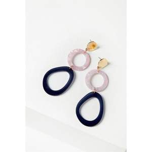 Pendientes de Resina Elegantes con Acabado Brillante, Diseño Moderno, Accesorios de Moda Duraderos y de Lujo Diseñados por Artesanos Expertos, Estilo Cristal - Product Image 2