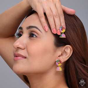 PRAO Floral Fiesta Tops avec boucles d'oreilles chandelier coloré Jhumki Fashion - Product Image 4