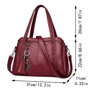Sac fourre-tout matelassé personnalisé en cuir véritable pour femme avec fermeture éclair, sac à main de shopping et de beauté, et sac de transport imprimé - Product Image 3
