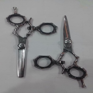 Ciseaux de coiffure professionnels japonais en acier inoxydable pour la coupe à domicile, kit de ciseaux à effiler pour barbier/salon, argenté avec peigne et étui - Product Image 1