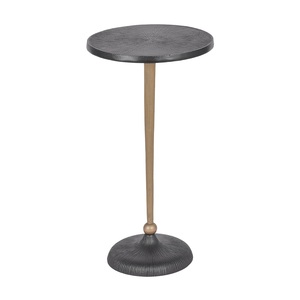 Mesa de latón robusta hecha a mano por artesanos expertos, ideal para añadir un toque real y una riqueza cultural a la decoración de interiores del hogar. - Product Image 2