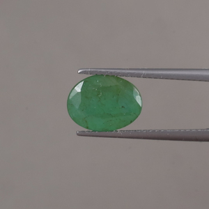 มรกตธรรมชาติ รับรองโดยผู้เชี่ยวชาญ ขายส่งแบบเม็ดเดี่ยว น้ำหนัก 3.38 กะรัต รูปทรงวงรี 11.5x8.5 มม. สีเขียวพรีเมียม ขัดเงา/เคลือบน้ำมัน - Product Image 1