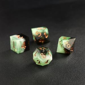 Ensemble de dés DND vert et noir, dés en résine de jade verte à bords tranchants, ensemble de dés D&D pour cadeaux, dés polyédriques pour Dungeons and Dragons - Product Image 4