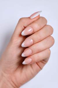 Faux ongles à presser personnalisés, chrome argenté, French manucure, nude laiteux, forme amande, en ABS, avec estampage doré, taille moyenne, vente en gros - Product Image 4
