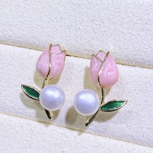 Boucles d'oreilles en forme de tulipe en perles d'eau douce de Zhuji, élégantes et douces, design inspiré d'INS - Product Image 1
