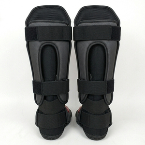 Protège-tibias noirs et or en néoprène avec fermeture auto-agrippante, équipement de boxe professionnel extensible unisexe pour adultes - Product Image 2
