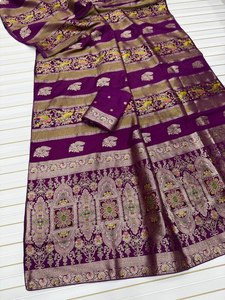Sari Royal Meenakari en Soie Jacquard à Rayures Paon, Teint à la Main, Tissage Artisanal, avec Pallu Élégant Motif Paon - Product Image 2