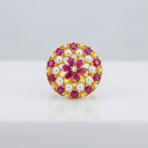 Bague de cocktail en or plaqué avec rubis et perles, bagues de mariage de luxe en perles blanches pour femmes, bijoux de fête d'inspiration vintage, vente en gros - Product Image 1