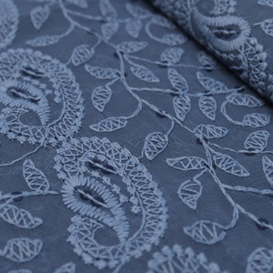Tissu brodé Schiffli, tissu en dentelle brodée, tissu en maille, tissu en filet pour la confection de vêtements, approvisionnement haut de gamme pour les grands acheteurs de mode. - Product Image 1