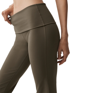 Ensemble haut à manches courtes et legging évasé avec logo personnalisé pour femme, ensemble 2 pièces en nylon et spandex, vêtements de yoga compressifs, fabrication OEM - Product Image 5