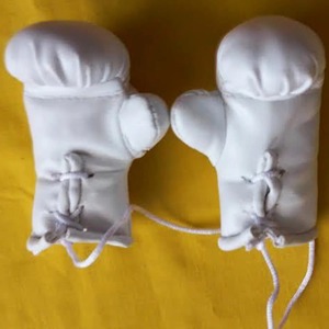 Gants de boxe suspendus pour voiture en cuir synthétique, décoration de rétroviseur automobile, accessoire sportif pour la boxe, le karaté et l'entraînement - Product Image 3