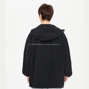 Veste coupe-vent imperméable de randonnée en plein air pour hommes Design de mode veste à capuche en polyester de couleur unie avec fermeture éclair - Product Image 4