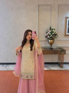 Robe de mariée longue en soie crème avec broderie rose, tenue traditionnelle indienne et pakistanaise, coupe ample pour femme - Product Image 3