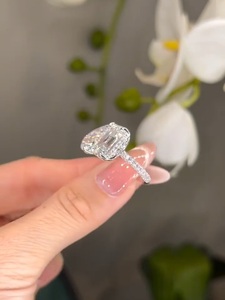 แหวนเพชรทรงลูกแพร์ 2.00 กะรัต เจียระไนแบบมรกต ทองคำขาว 14K ชุบทองคำขาว ได้รับการรับรองจาก IGI เพชรเพาะเลี้ยงในห้องปฏิบัติการ แหวนคลาสสิกสำหรับผู้หญิง เหมาะสำหรับงานหมั้นและวันครบรอบ - Product Image 3