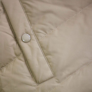 Chaqueta Acolchada con Capucha para Hombre, Color Beige, Cuello Alto, Cierre de Botones, Informal, Resistente al Viento, para Otoño, Corte Regular, Relleno de Poliéster - Product Image 4