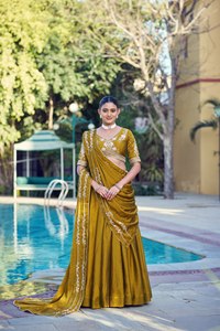 ชุดกระโปรงงานเฉลิมฉลอง Heirloom Rangoli Crush พร้อมผ้าคาดเอวปักเลื่อมระยิบระยับ ผ้าคลุมเจ้าสาวแบบพลิ้วไหว ผ้าสำหรับเสื้อสั่งตัดพิเศษ - Product Image 6