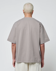 เสื้อยืดโอเวอร์ไซส์พรีเมียม ผ้าฝ้าย 100% เนื้อหนา ทรงหลวม ไหล่ตก พิมพ์ลายโลโก้ด้านหน้า  แบบเรียบ  สำหรับใส่ลำลอง สตรีทแวร์  ยูนิเซ็กส์ - Product Image 2