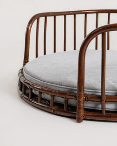 Canapé pour animaux de compagnie en rotin brun foncé, lit rond pour chien en osier, chaise longue pour chat avec coussin moelleux, meubles pour animaux faits à la main pour le salon et la maison - Product Image 3